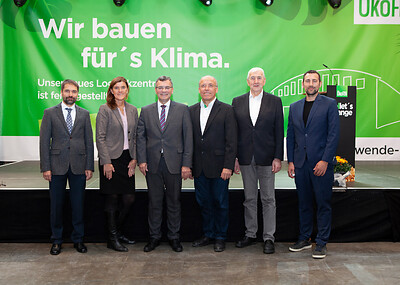 Zusammen mit dem bayerischen Staatsminister Dr. Florian Herrmann <br> feierte ÖkoFEN die Eröffnung der dritten Logistikhalle in Mickhausen.